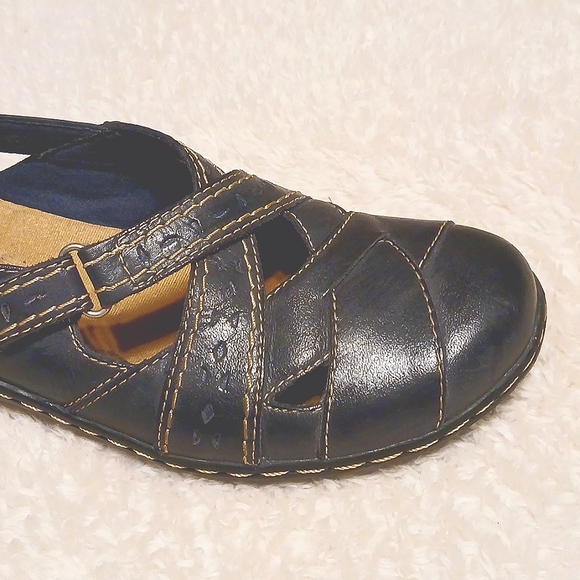 CLARK’S BENDABLES SHOES - Picture 2 of 8